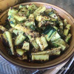 云朵酒店在线吃瓜,在线吃瓜，揭秘酒店行业幕后故事  第3张